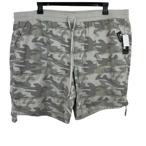 Stitch Star Pants - Stitch Star Womens Size 3X Camo Print Bermuda Shorts